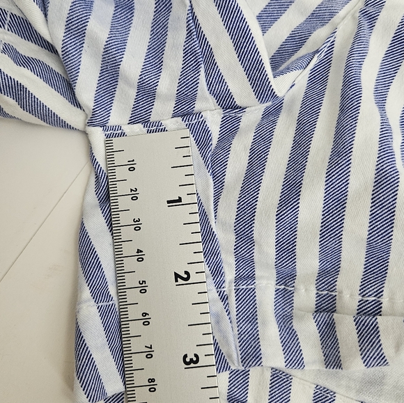 Old Navy Women's Everyday Shorts Size 6 Blue & White Stripe - Picture 10 of 10